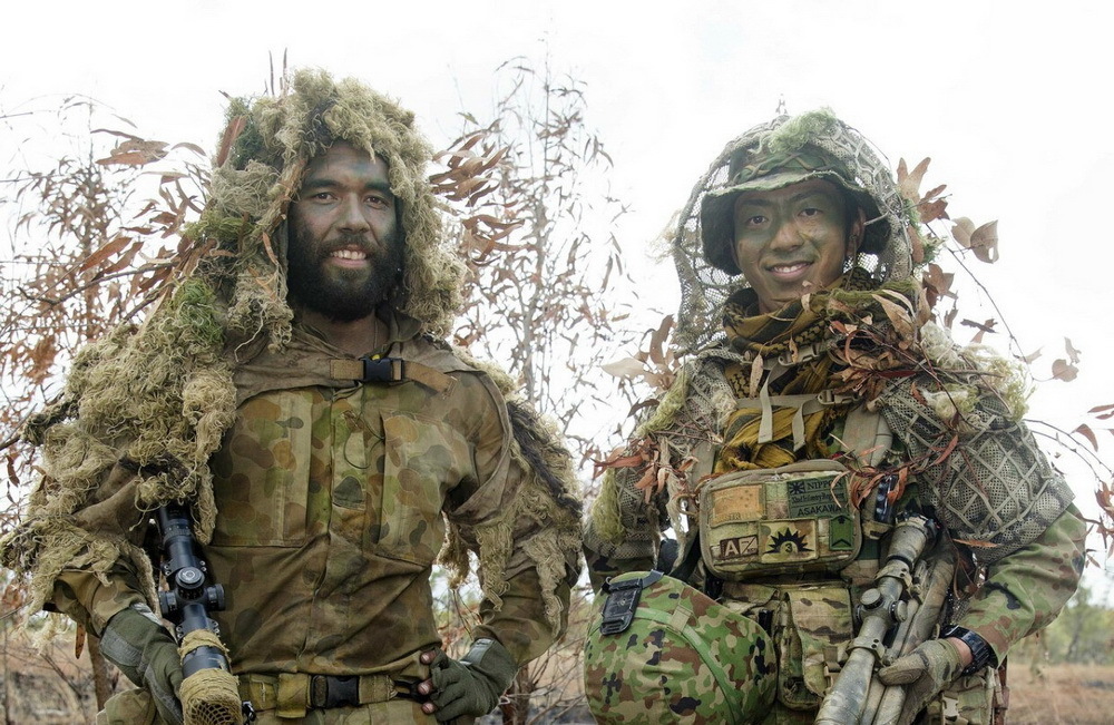 唐嫣真有1米7！机场穿平底鞋比众人高一个头巴黎看秀和刘雯差不多 